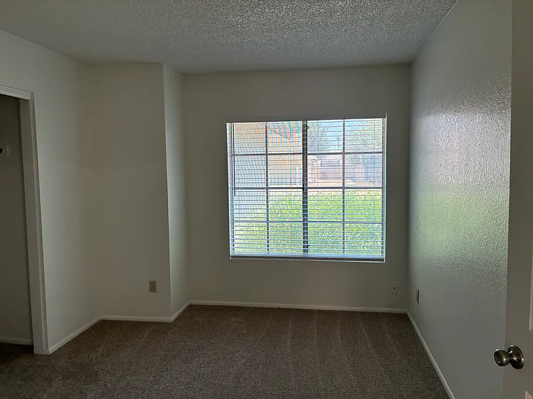 10820 W Wagon Wheel Dr — Photo 10