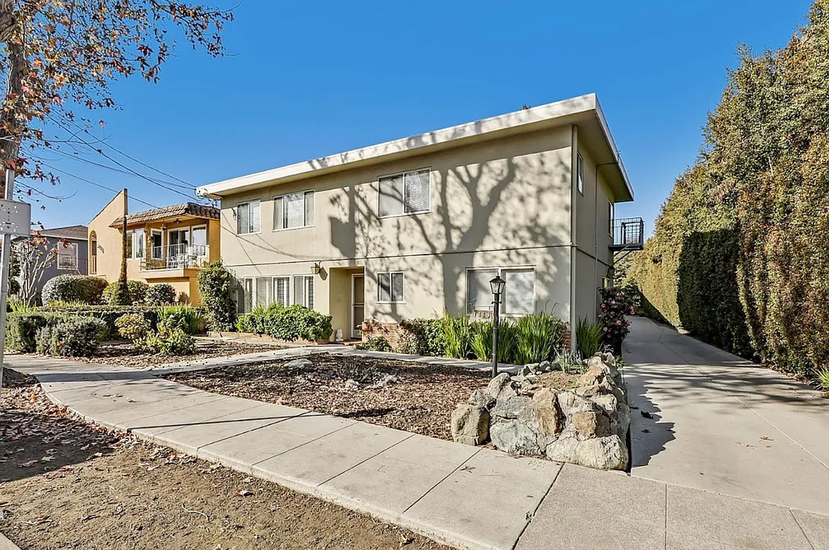 Photo 1 of 14 - 1416 Floribunda Ave - Burlingame, CA Primary Photo - 1416 Floribunda Ave