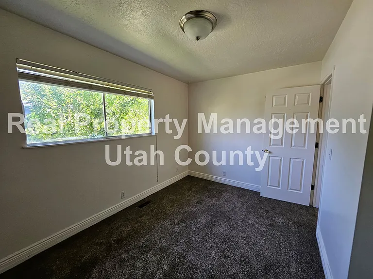 179 S 800 W — Photo 13