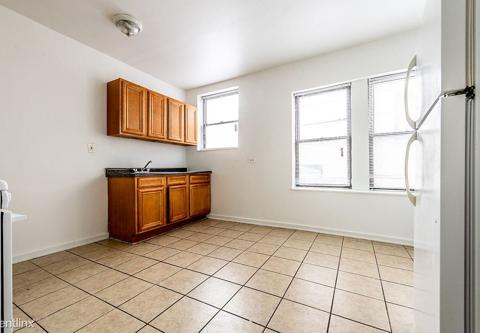 8057 S Marshfield Ave Apartments Chicago Kitchen_02