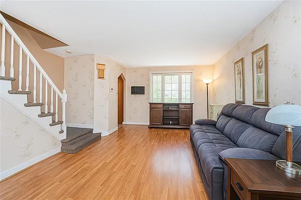 Sold by Remax Real Estate Professionals | media 6