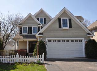 614 Prairie Ave, Barrington, IL