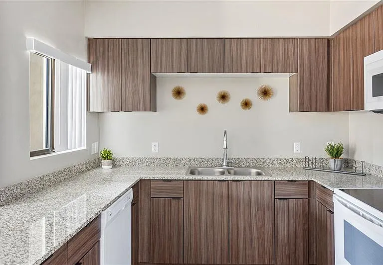 Avari Modern Apartments — Photo 8