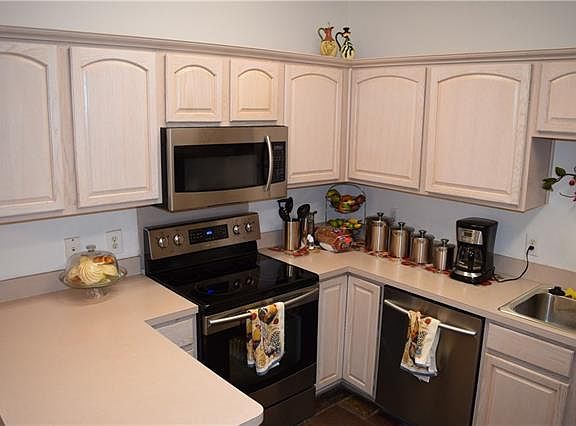 4th image of 2200 Wildwood Ln