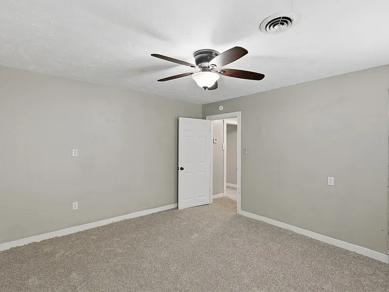 112 Williams St — Photo 25