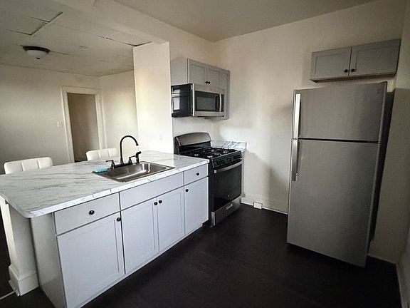 2nd image of 758 W King St Unit 2