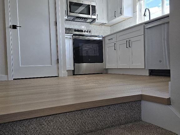 5th image of 3349 Sawyer St #3349