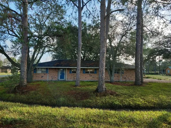 119 N Lake Dr, Winnie, TX 77665