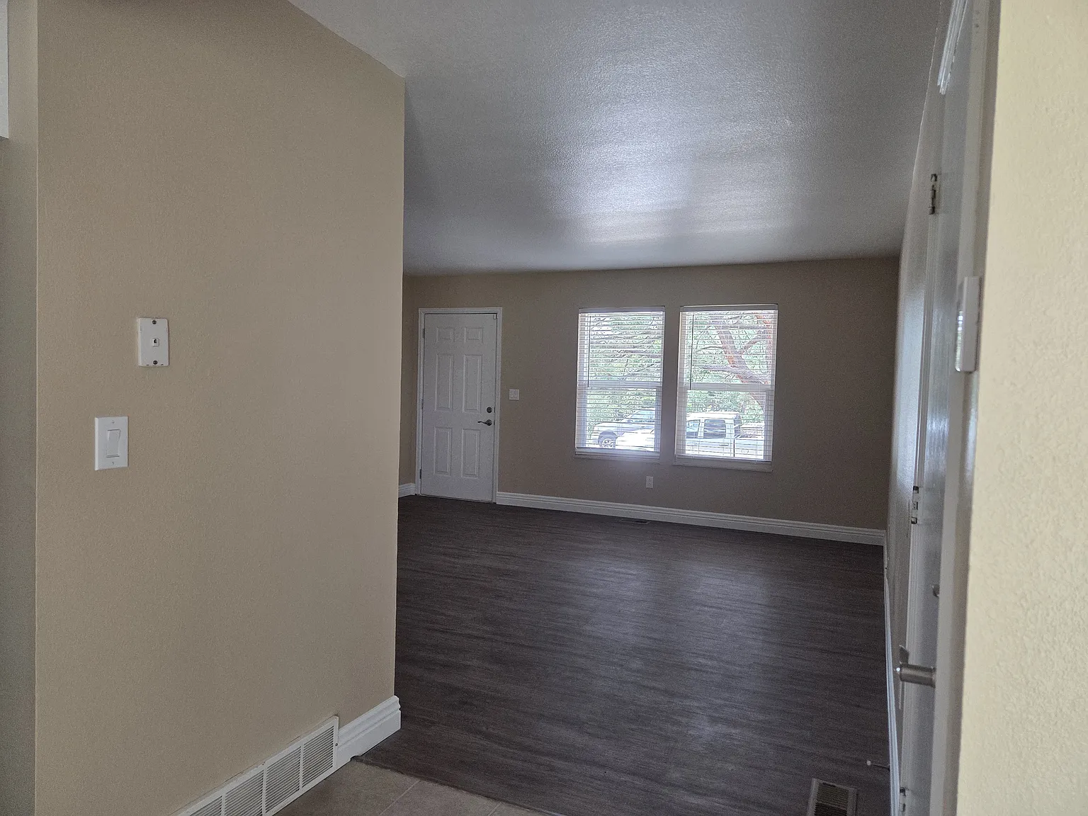 4 bed, 1984 sqft, $2,600 — Photo 3