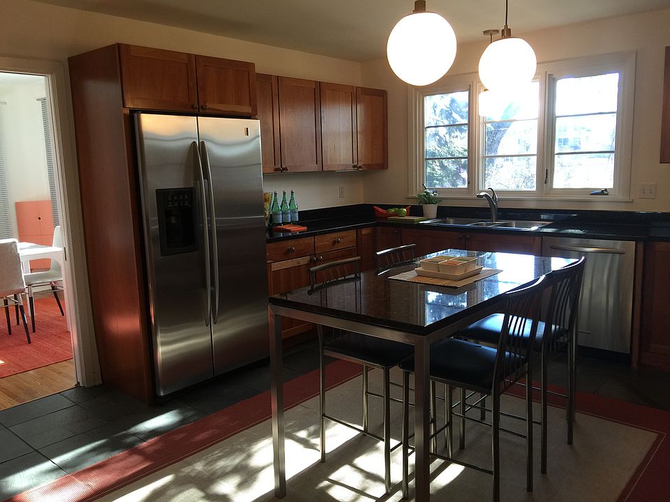 2nd image of 1064 Summit Ave