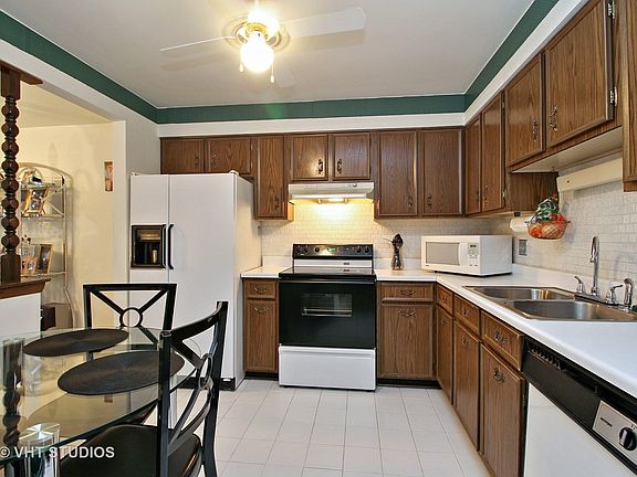 4th image of 22457 Pleasant Dr APT 15