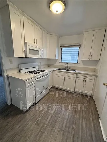 417 E Elmwood Ave Photo 1
