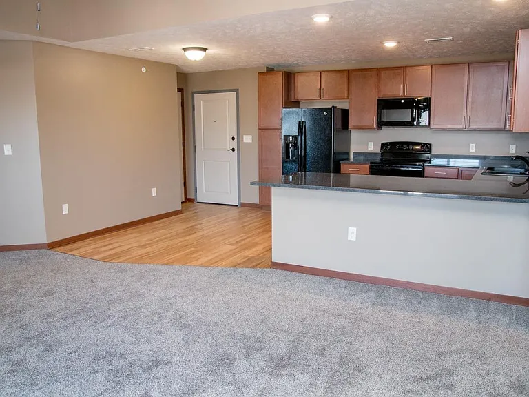 The Flats at 84 — Photo 142