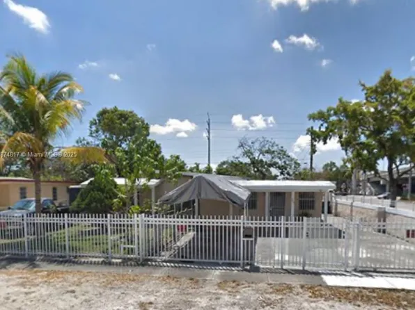 580 NW 136th St, North Miami, FL 33168