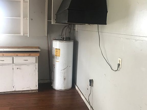 5th image of 1807 Bailey St