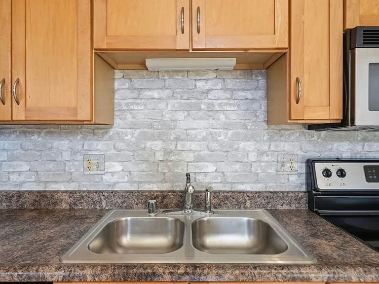 585 S Upper St — Photo 7