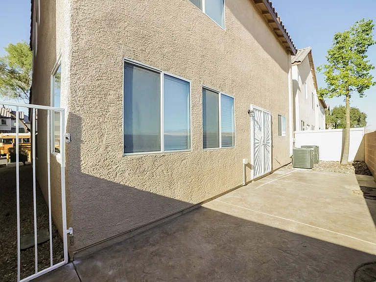 8436 Walker Gardens Pl — Photo 16