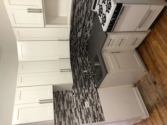 Rented by Eric Goodman Realty Corp | media 11