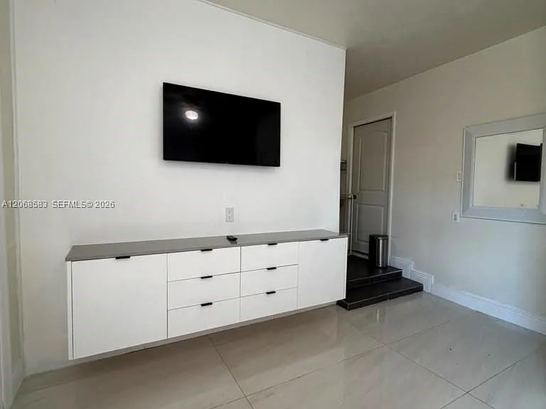 1725 SW 32nd St #0 — Photo 8