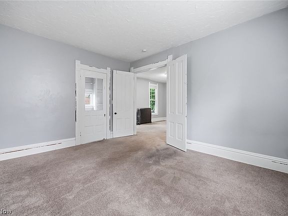4th image of 934 Middle Ave