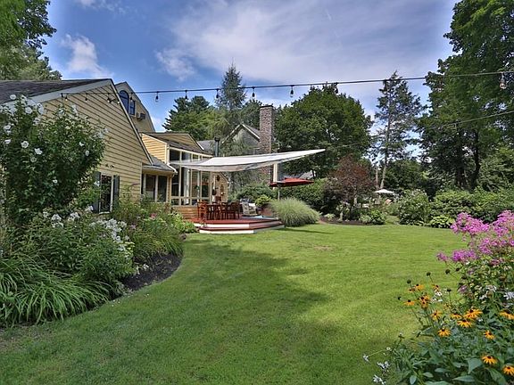 4th image of 39 Forest Hill Ave