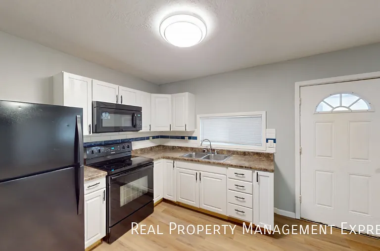 607 N Franklin Ave — Photo 1