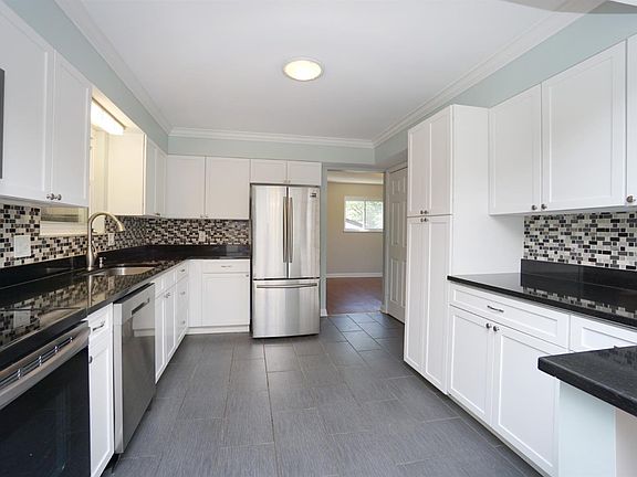 3rd image of 2977 Montezuma Dr