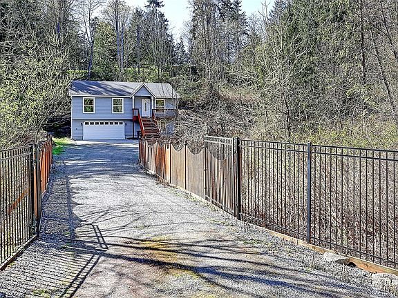 4th image of 1676 Vine Maple Lane