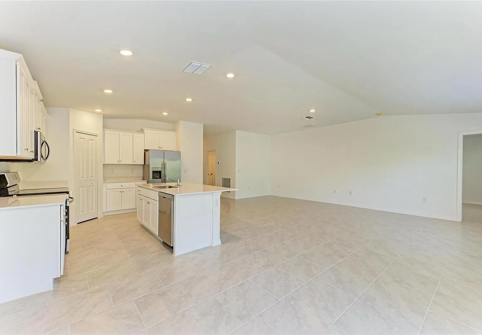 4 bed, 1936 sqft, $2,200 — Photo 4