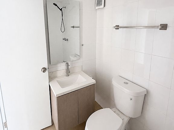 4th image of 1050 Las Palmas Ave #411