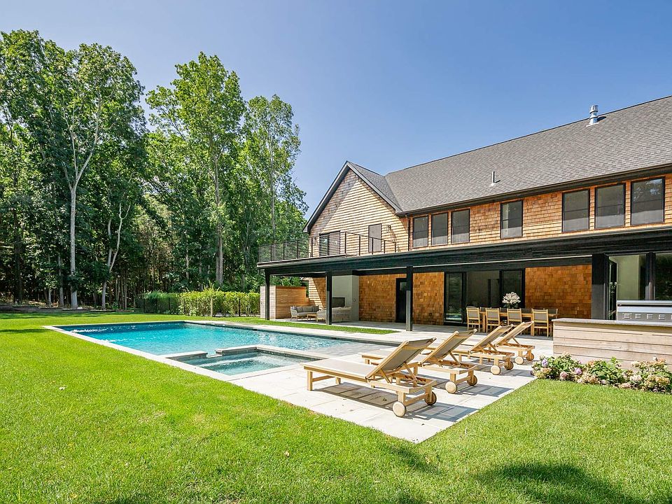 1st image of 12 Sag Harbor Ct