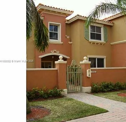3 bed, 2.5 bath, 1391 sqft, $2,695 — Photo 2