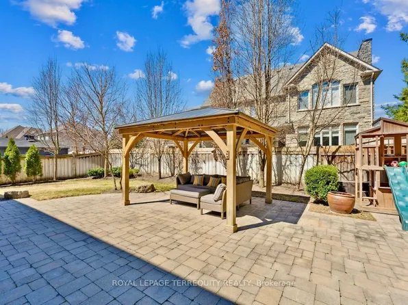 26 Antrim Ct, Caledon, ON L7C 1R1