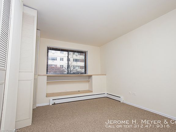 4th image of 431 W Barry Ave APT 425