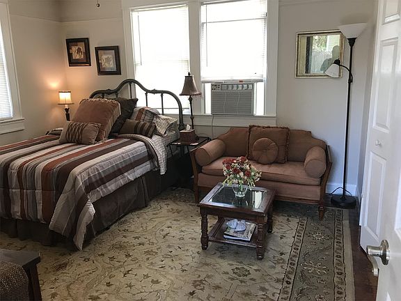 2nd image of 2357 Myra St APT B