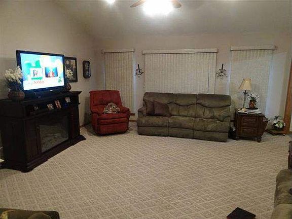 2nd image of 901 Watts Ave