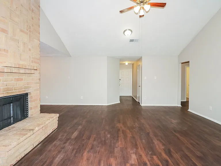 15826 Beechnut St — Photo 5
