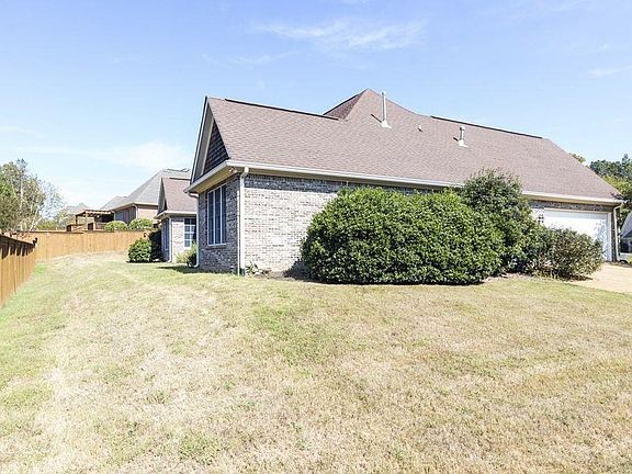 4th image of 1133 E Wellsgate Dr