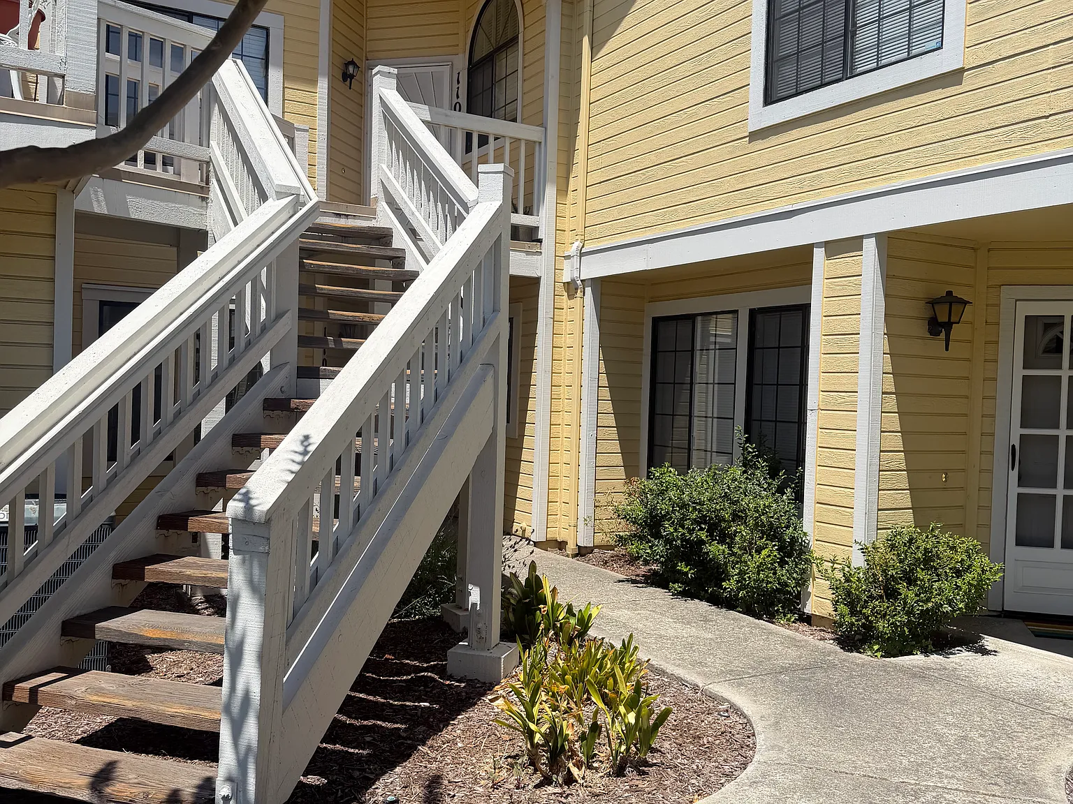 2 bed, 1011 sqft, $3,000 — Photo 2