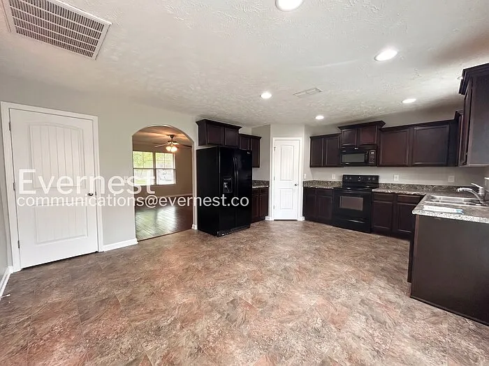 5247 Seward Crossing Blvd — Photo 6