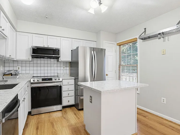 8000 Brightlight Pl — Photo 3