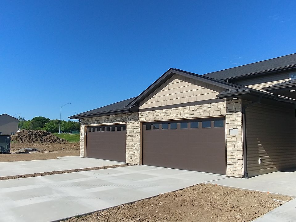 1st image of 8044 S 39th St