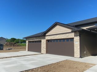 8044 S 39th St, Lincoln, NE 68516