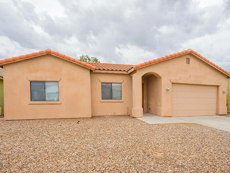 7363 E Poinciana Pl