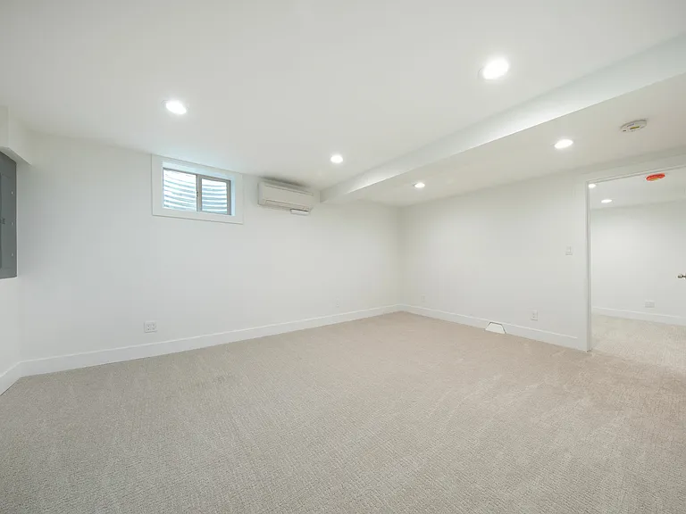 2527 NE 110th St #A — Photo 15
