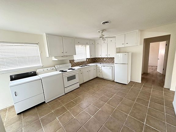 3rd image of 4616 Wilshire Dr