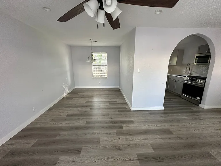 4412 Gillis Street — Photo 12