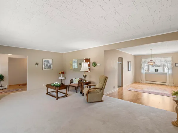 1074 Frankfort Ave, Frankfort, MI 49635