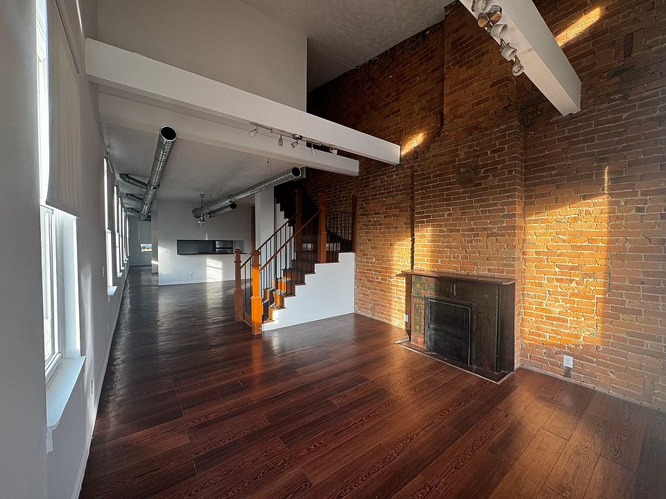 1st image of 542 Liberty Hl APT A