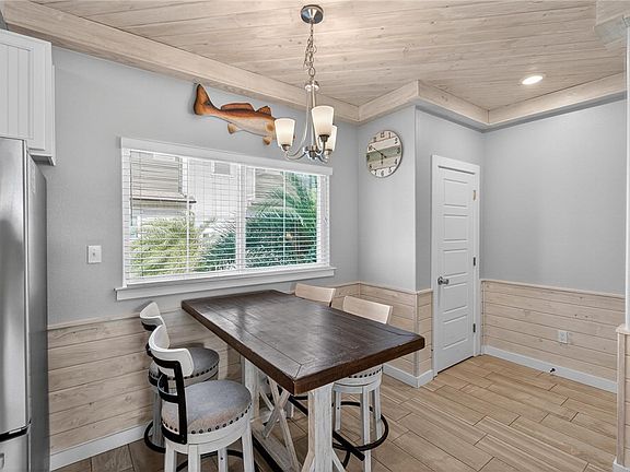 5th image of 1701 S Station St #402